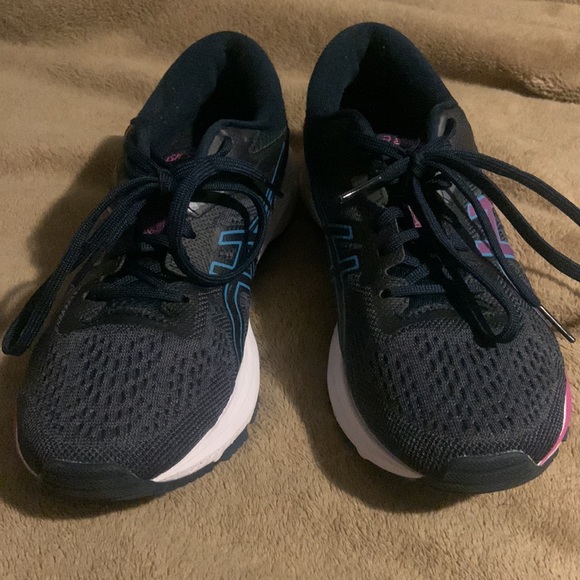 ASICS GT-1000 Running Shoes - Picture 6 of 6